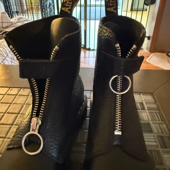 DR MARTENS AIRWAIT
Size 5 NEW - Picture 4 of 5